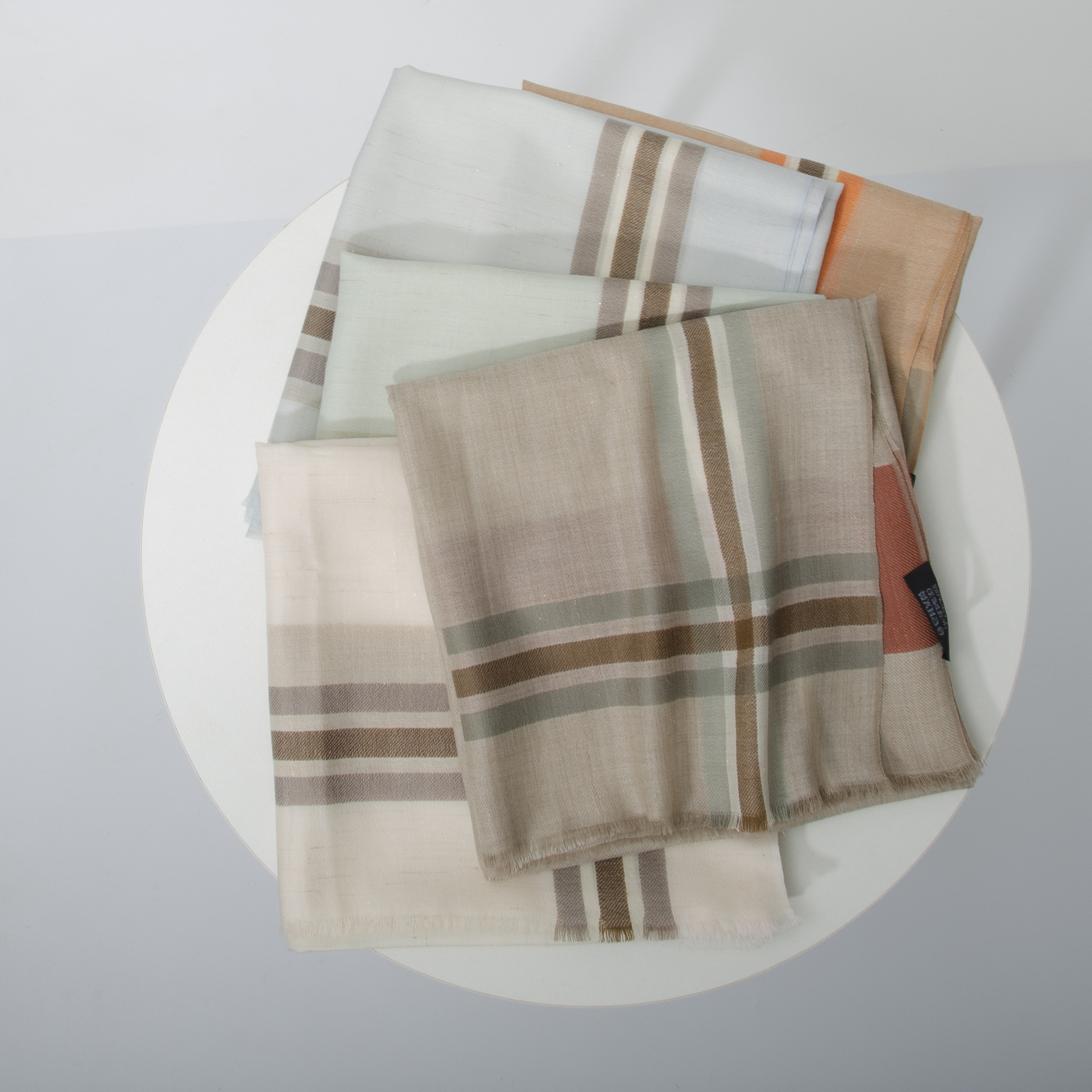 Bufanda de lana pura de Mongolia Interior para otoño e invierno, lana soluble en agua, tejido a cuadros con hilo metálico, bufanda cuadrada ligera, suave a cuadros.