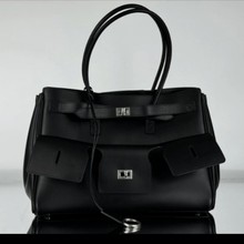 ��������С���̄��¿�Ůʿ�μ������ţƤ�r�����e�k�����İ���