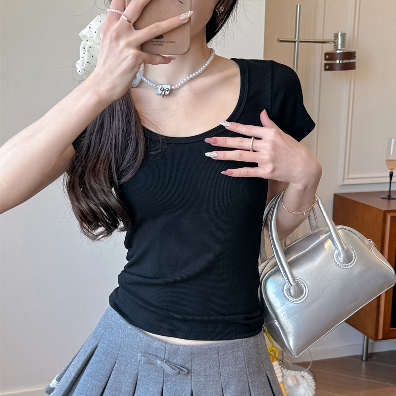 검은색
