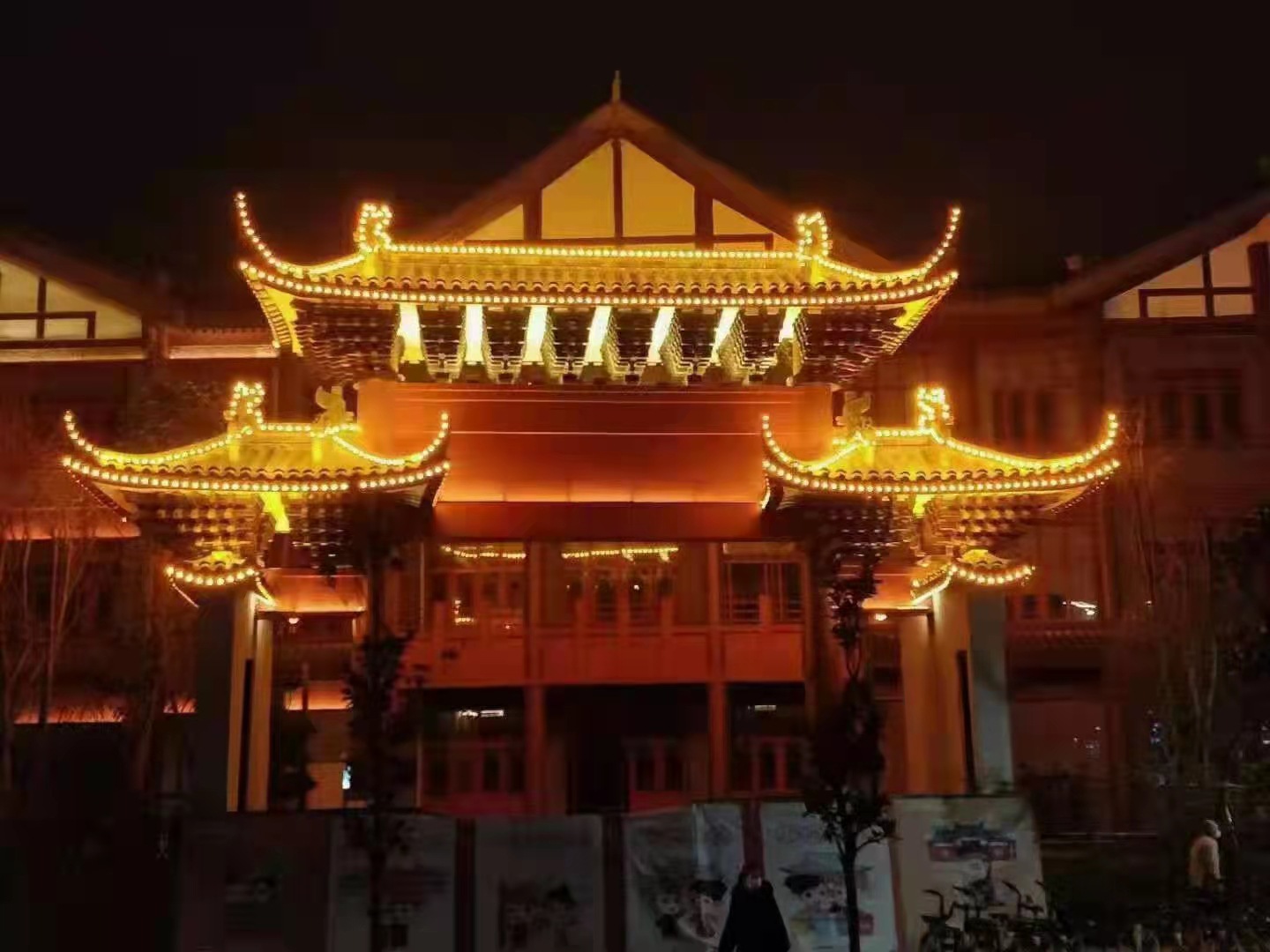 春节的上海城隍庙庙会张灯结彩高清图片下载-正版图片500820630-摄图网