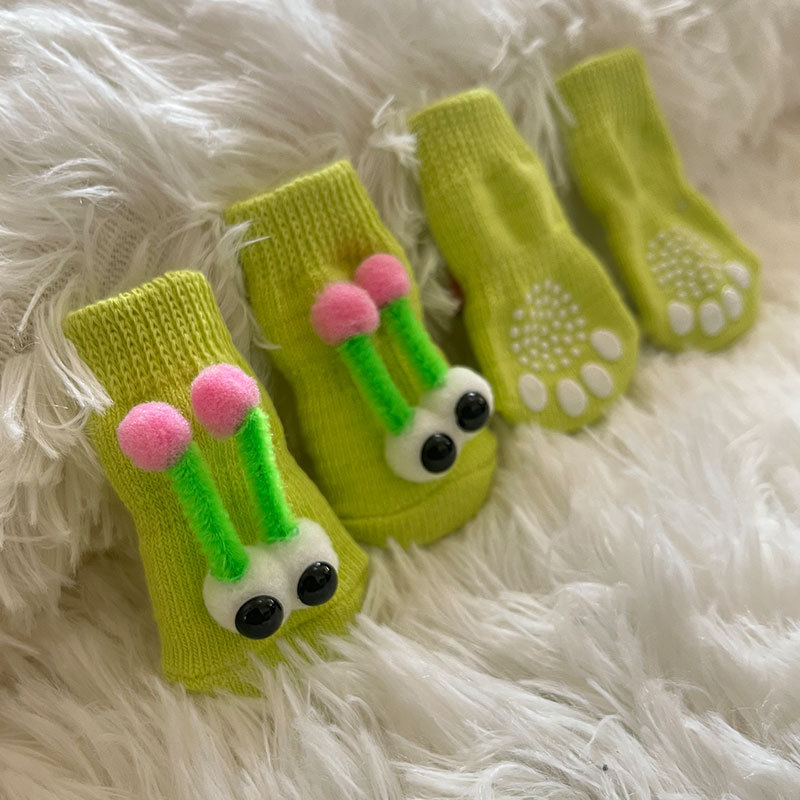 안테나 아기는 녹색을 씁니다