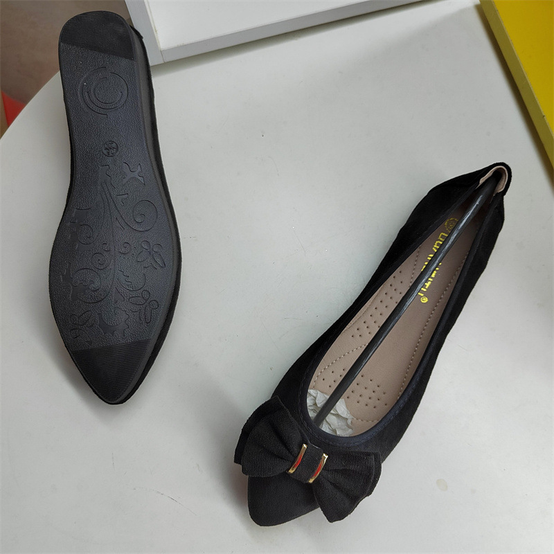 酒店工作鞋女黑色平底职业装尖头低跟大码鞋软皮小码上班单鞋