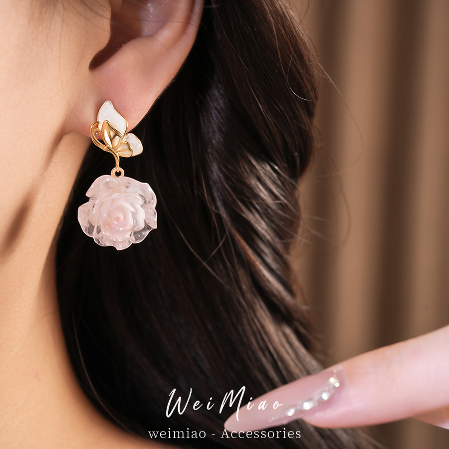 Aguja de plata goteando aceite de resina de mariposa flor pernos de aretes de viento dulce pequeño fresco de vacaciones aretes de aretes de aretes de lujo ligero de alta calidad aretes de aretes