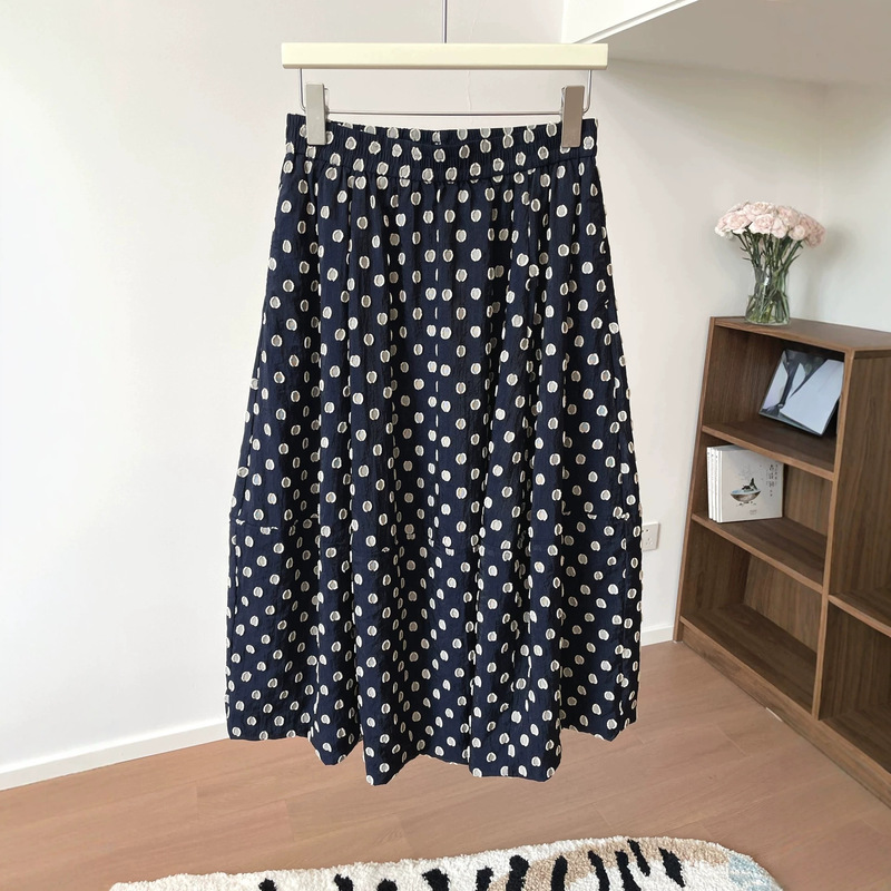 The Polka Dot Jacquard Fabric Is so Textured~~Elegant Navy Blue, Versatile for Summer, Suitable for Work, Polka Dot Mid-Length Skirt, Flower Bud Skirt The Polka Dot Jacquard Fabric Is so Textured~~Elegant Navy Blue, Versatile for Summer, Suitable for Work, Polka Dot Mid-Length Skirt, Flower Bud Skirt