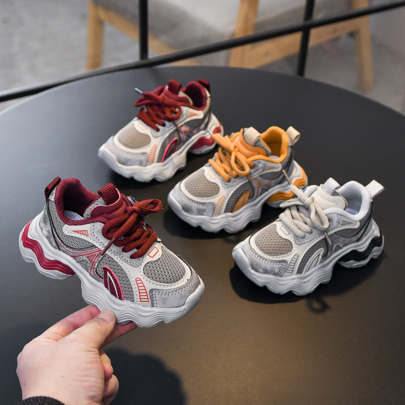 2025 primavera nuevos zapatos de papá de moda para niñas, zapatos de bebé de todo fósforo, malla de suela suave, zapatos deportivos transpirables para niños pequeños y medianos