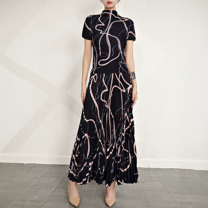 Miyake Summer Fashion Set with Pleated Printed Stripes, Lightweight and Breathable Short-Sleeve Top and Pleated Skirt Two-Piece Set