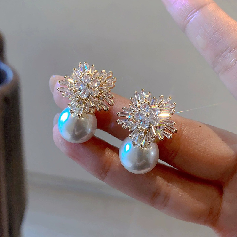 Eleganti orecchini di perle con strass a forma di fiocco di neve, dal temperamento super scintillante, orecchini di lusso leggeri, da donna_voghion.com
