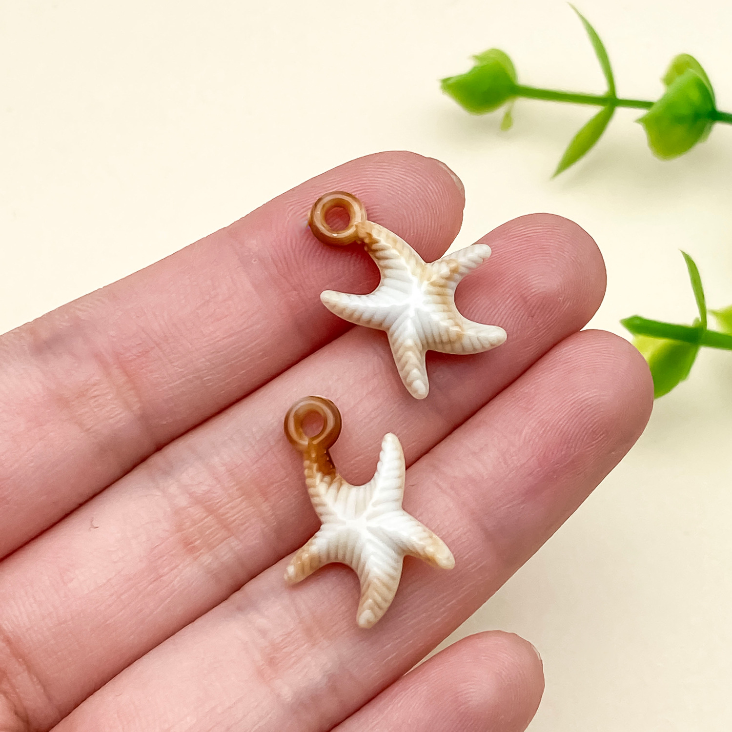 23605-XDX-B124-米黄色亚克力海洋海星20x16