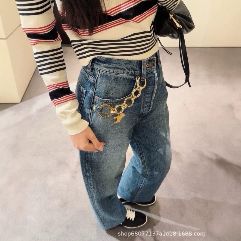 26 New Spring/Summer Jeans with a Relaxed, Uninhibited, and Unapologetic Style That Perfectly Blends with Contemporary Modernity in a Solid Color Denim 26 New Spring/Summer Jeans with a Relaxed, Uninhibited, and Unapologetic Style That Perfectly Blends with Contemporary Modernity in a Solid Color Denim