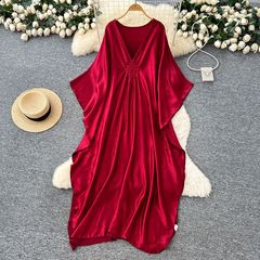 ヨーロッパとアメリカのファッショナブルな女性用ディープVネックバットスリーブドレス2025夏ルーズでスリムな大きいバージョンで肉をカバーし、スリムなロングスカート