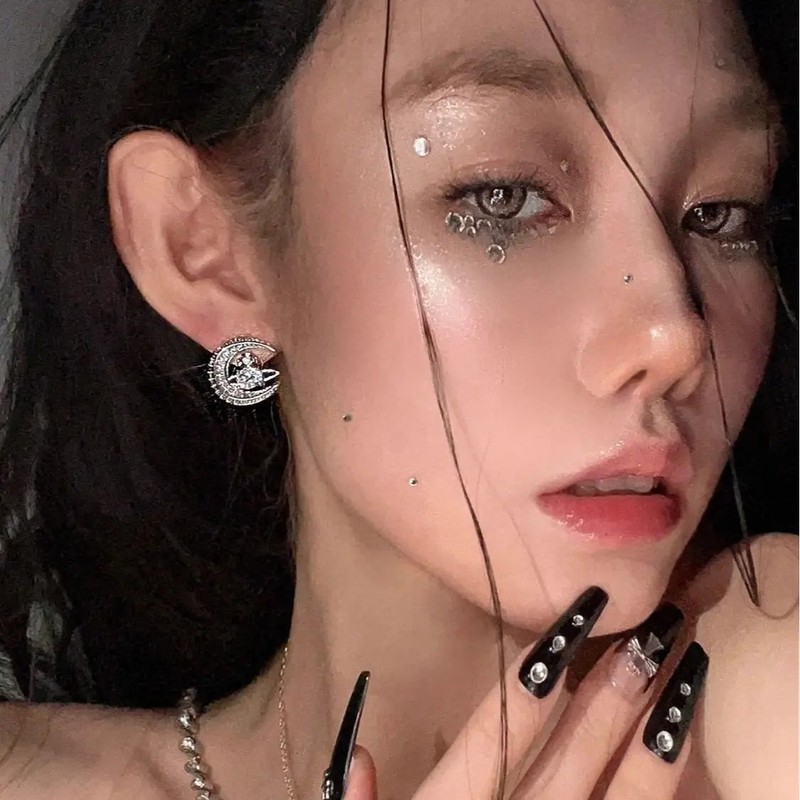 高级银色土星月亮耳钉女轻奢满钻小众设计感气质耳饰闪亮甜酷|undefined