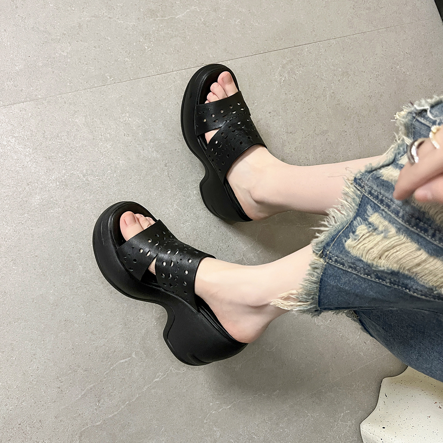 Sandal cao gót nữ hở mũi đế xuồng 10 cm, chất da bò thượng hạng, quai ngang thoáng khí — màu đen, màu trắng ngà