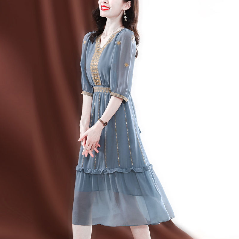 Chiffon dress Women's Summer Wear 2022 New High-end Embroidered Design Sense Tight Waist Slimming French Temperament Skirt