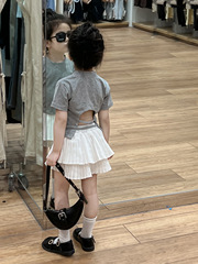 2024女童韓版夏季小心機露腰灰色短袖T恤+白色蛋糕百褶裙褲分開拍