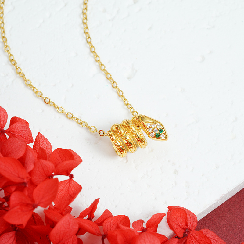 Colgante de oro de arena vietnamita Año de la serpiente simple y versátil colgante de serpiente para niños de alta calidad no se desvanecen joyerías