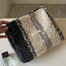 韩国ins秋冬新款大容量化妆包护肤品洗漱旅行收纳包毛绒包手拿包