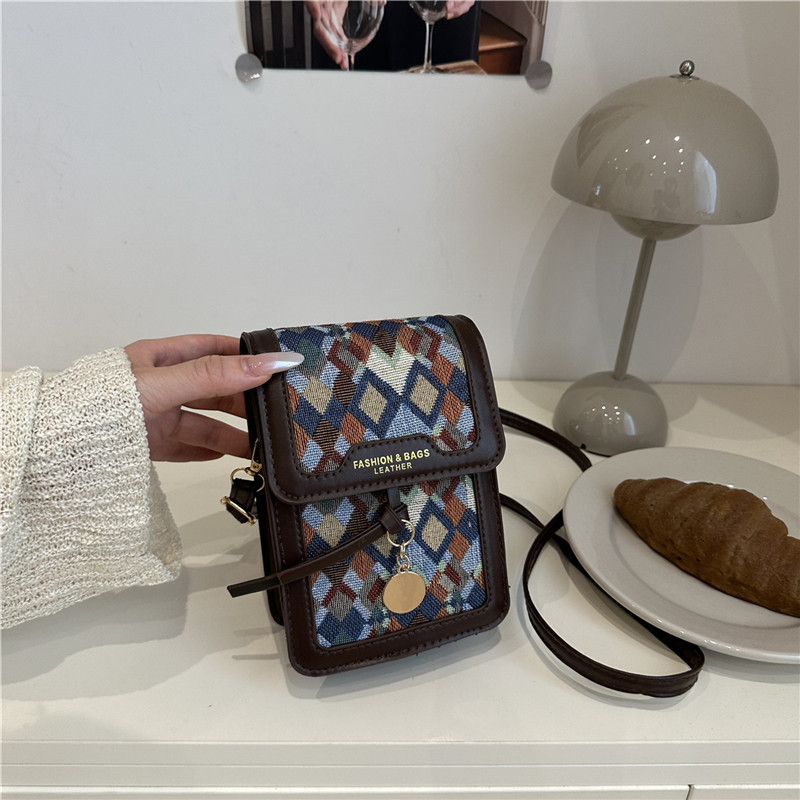 Bagos de alta sensación de nicho para mujeres nuevas bolsas de mochila retro bolsas de mochila francesa de hombro para mujeres transfronterizas