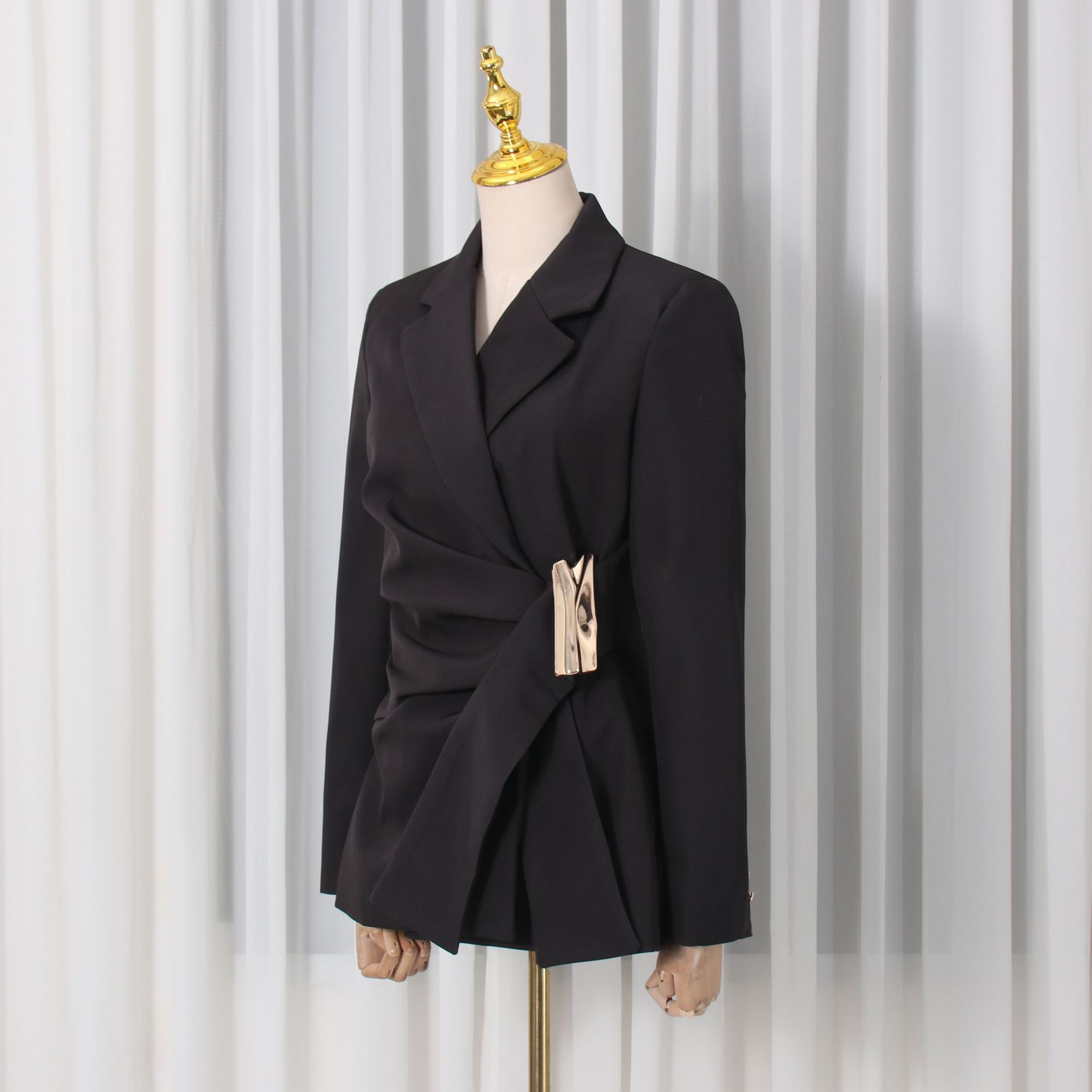 Giacca blazer elegante donna con dettagli incrociati_voghion.com