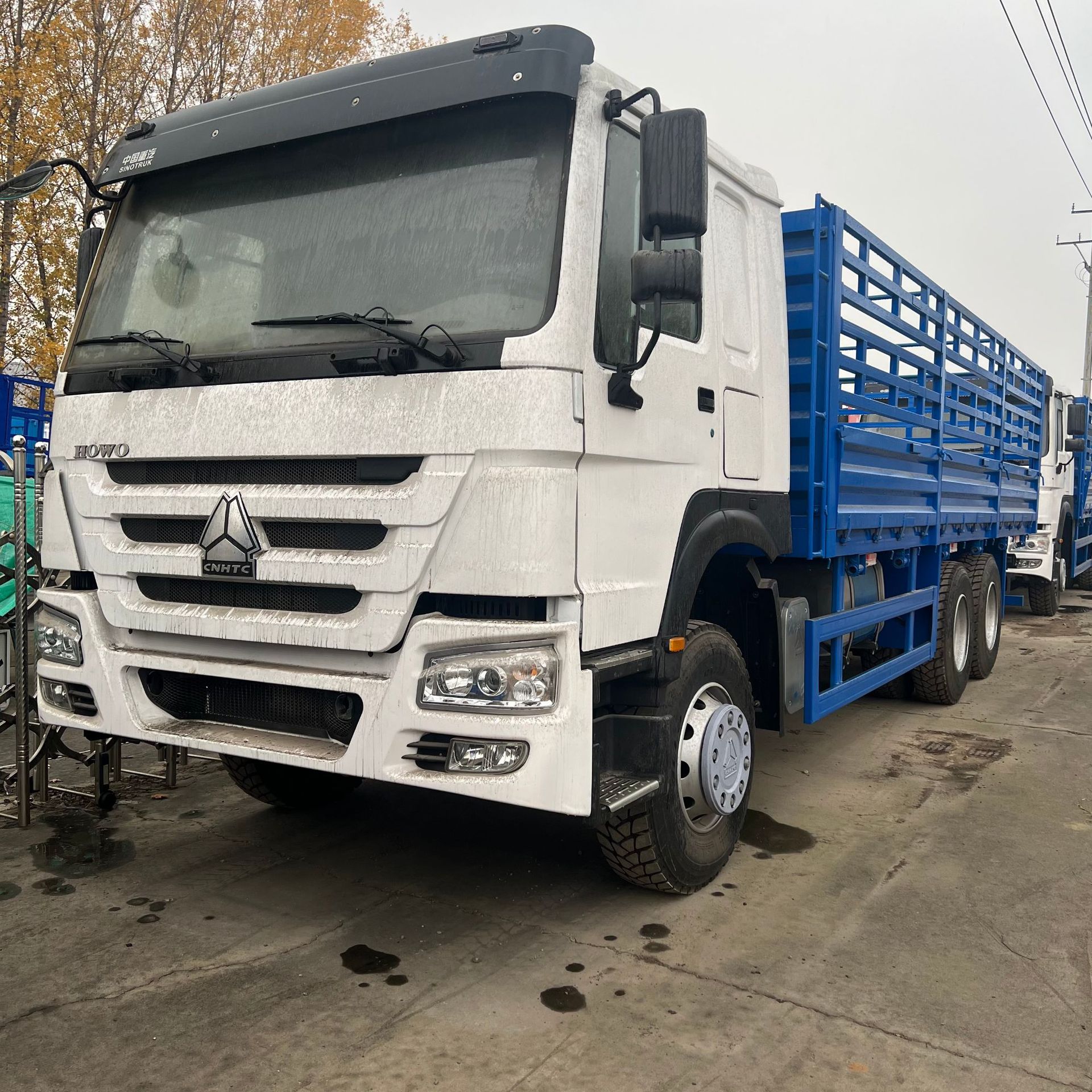 Factory Cross-Border In-Stock Howo Dump Truck 6.5m Flatbed Transport Truck Heavy-Duty Cargo Towing Truck