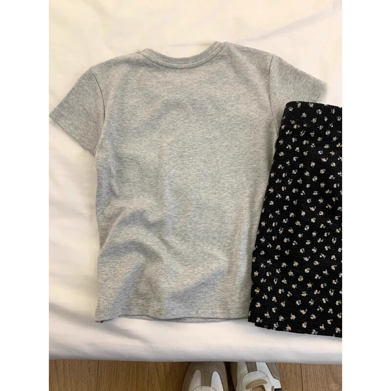 女性のための右肩ピュアコットン Tシャツ 2025 夏ルーズパーソナライズプリント半袖ラウンドネックニッチ韓国スタイルベーシックトップ|undefined