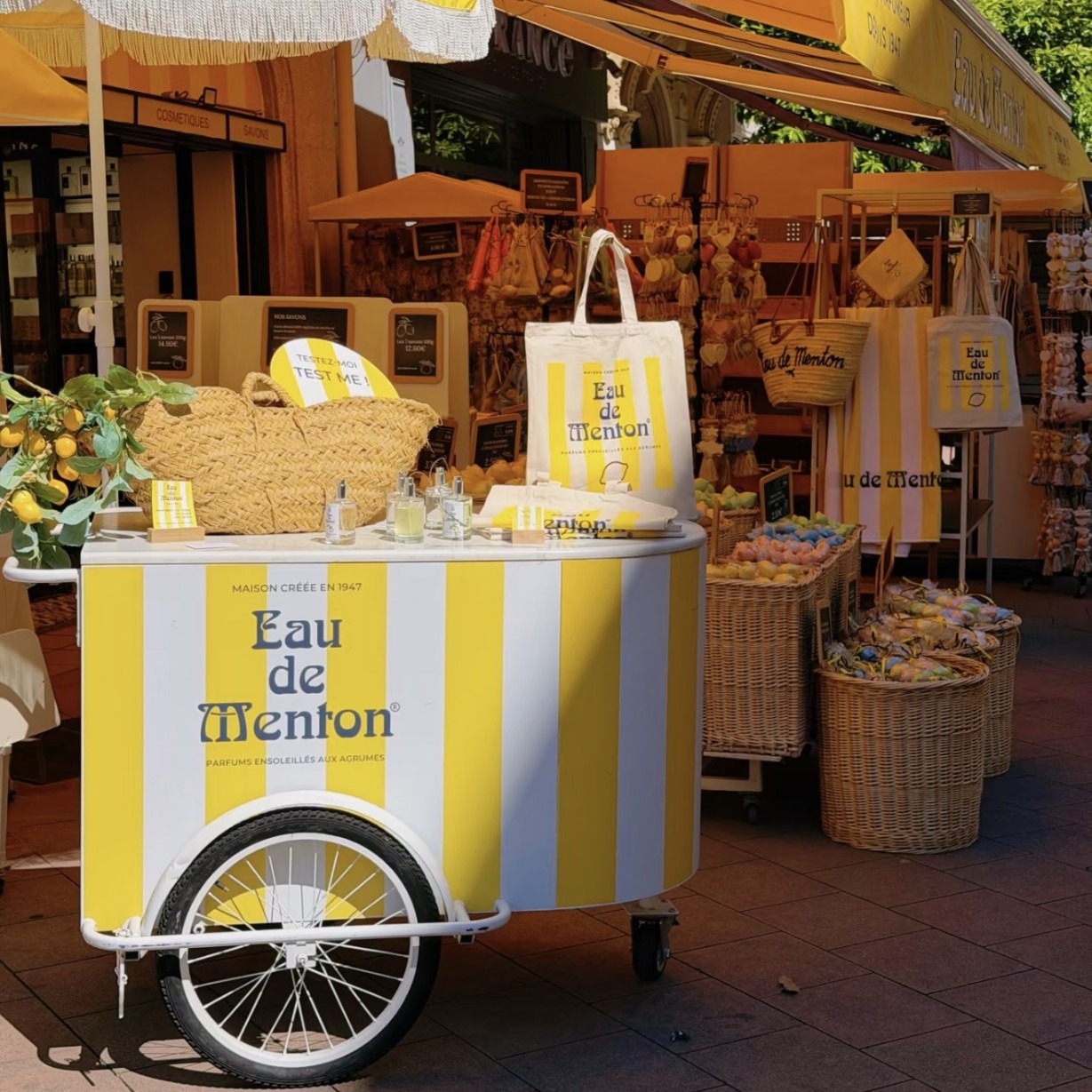French-style yellow and white striped outdoor market stall cart, vending cart, scenic area cultural and creative mobile display cart