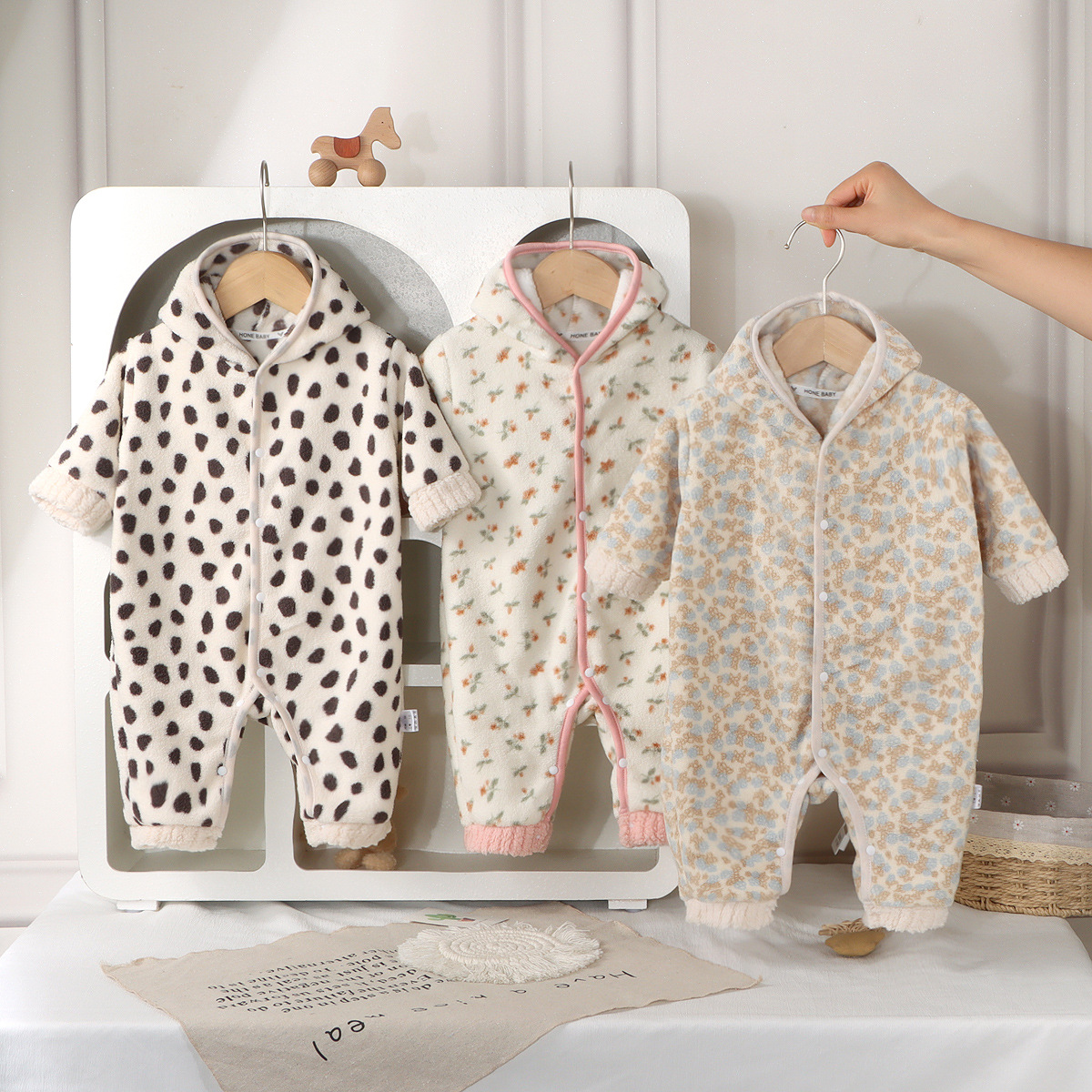 Baby fleece-lined and thickened onesie, cute and warm cotton-padded baby and toddler rompers, boys' and girls' clothes