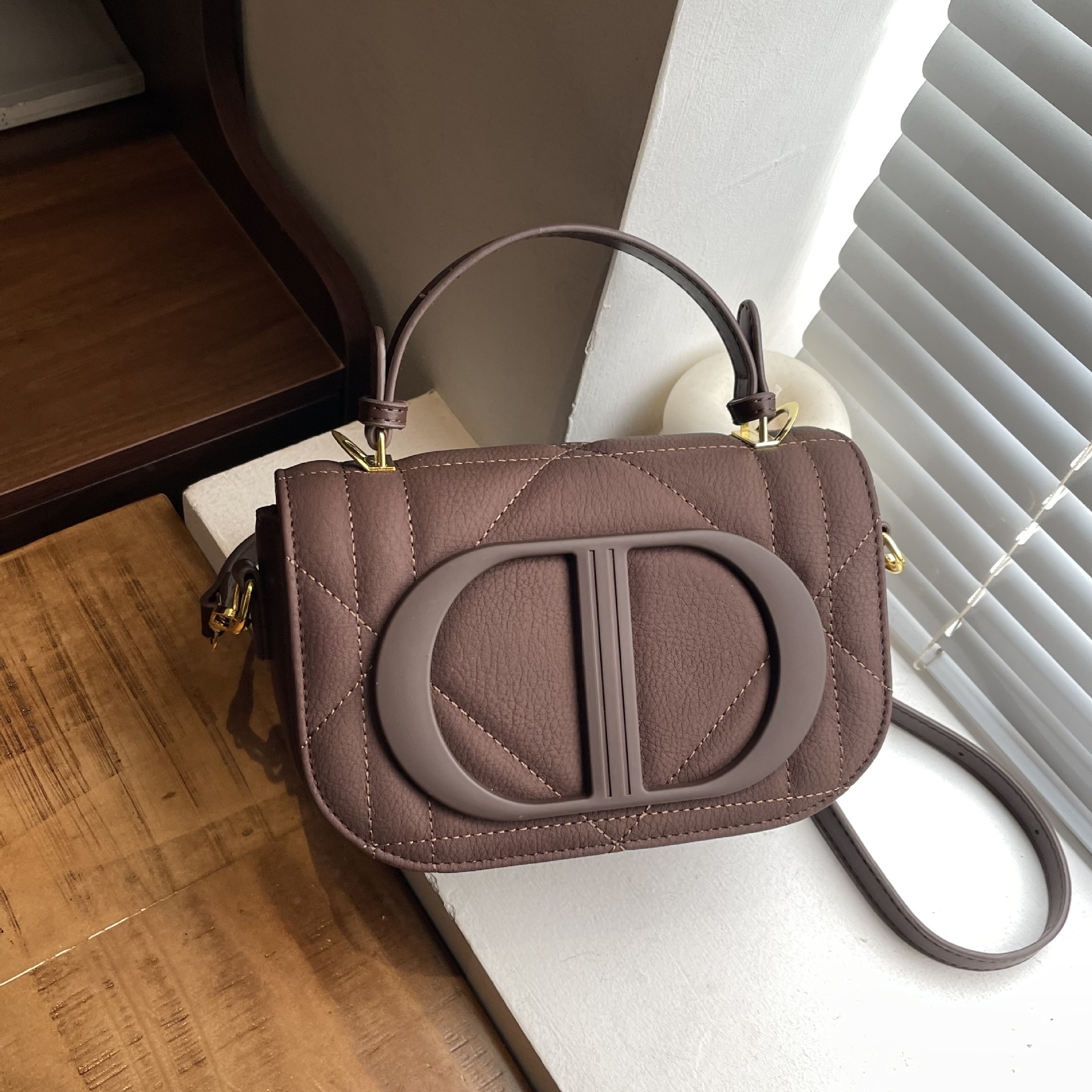 Cross-Border Versatile Quilted Saddle Bag, Vintage Light Luxury High-End Shoulder Crossbody Bag, Chanel-Style Small Square Handbag