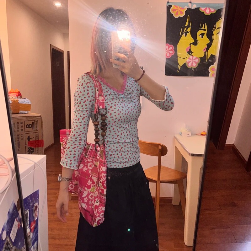 zj829 Korean-style lace V-neck ruched three-quarter sleeve blouse with colorful strawberry patchwork long sleeves, cute women's style