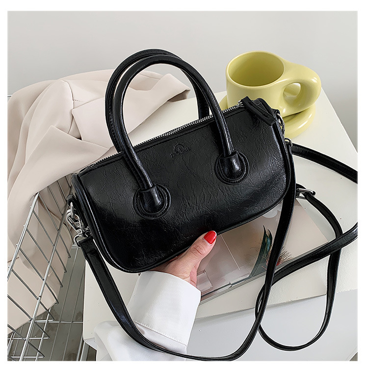 New Fashion Oil Wax Leather Shoulder Bag display picture 8