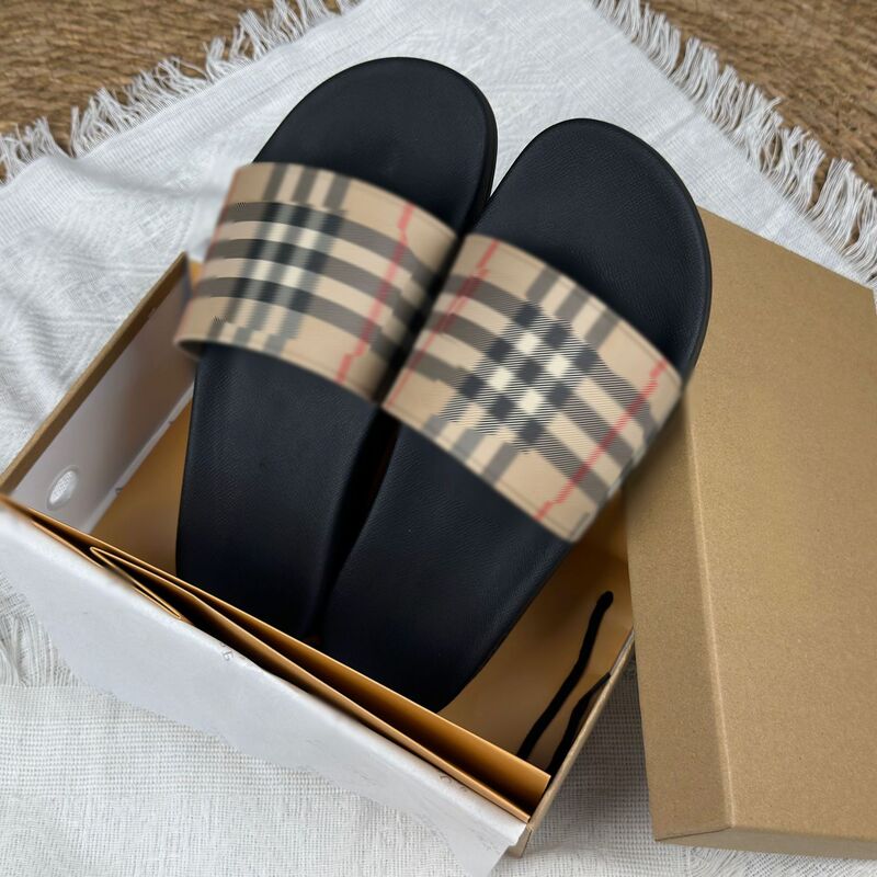 Classic Plaid Print Square Slippers, New Summer Style, Thick-Soled Non-Slip Slippers, Casual Beach Sandals Classic Plaid Print Square Slippers, New Summer Style, Thick-Soled Non-Slip Slippers, Casual Beach Sandals