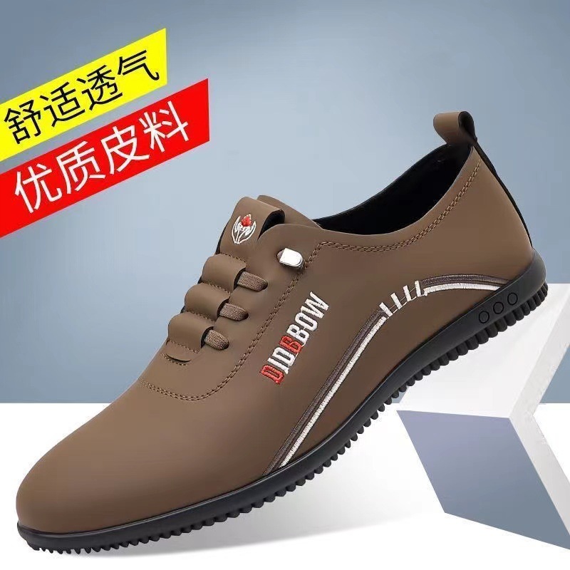 Zapatos de cuero para hombre 2024 zapatos casuales transpirables de cuero de nuevo estilo de verano, suela suave ligera, zapatos de hombre de un pedal