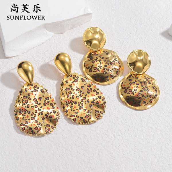 retro elegant fashionable earrings drop-shaped stainless steel