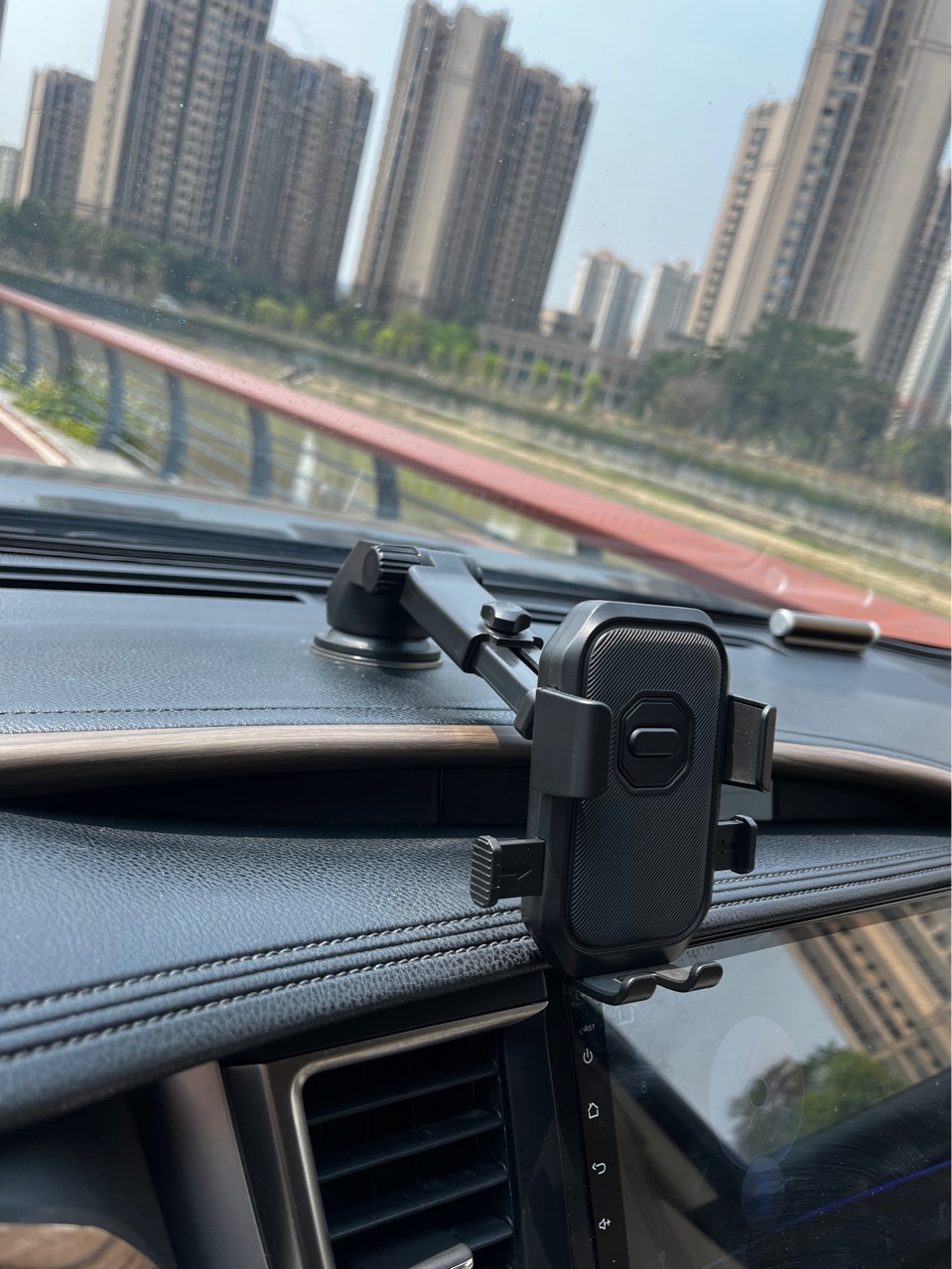 Center Console Retractable Car Phone Holder, Car Air Vent Automatic Lock, Multifunctional Navigation, Suction Cup Type