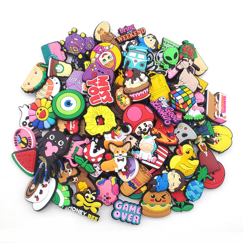 Randomly selected link hole shoe cartoon shoe flower shoe buckle soft rubber DIY shoe accessories and decorations