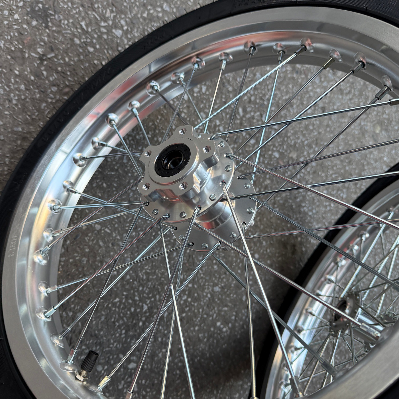 Suitable for Surron Light Bee X modified front 1.60-17 and rear 2.15-17 slick tire wheel set assembly 17inch wheel hub