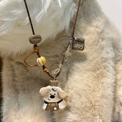 子犬のコーヒーメーカーの長いチェーンは縄を編んでかわいいです。