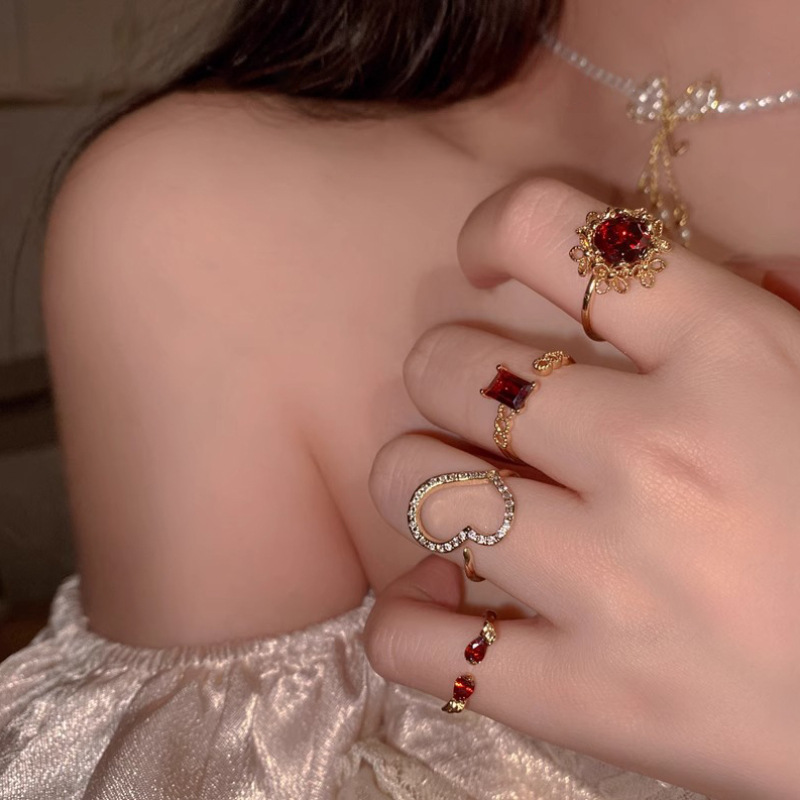 法式复古小众红色镶钻宝石桃心小翅膀戒指女时尚轻奢百搭高级指环
