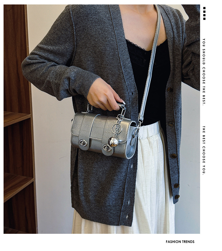 A trendy soft leather round bag for women, a new autumn/winter 2024 collection, stylish and versatile, single-shoulder crossbody bag for work details Picture