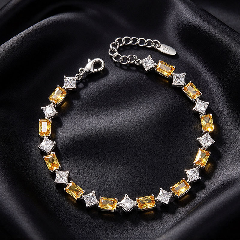 Pulsera Geométrica Circular con Dije de Cubo de Aleación de Cobre