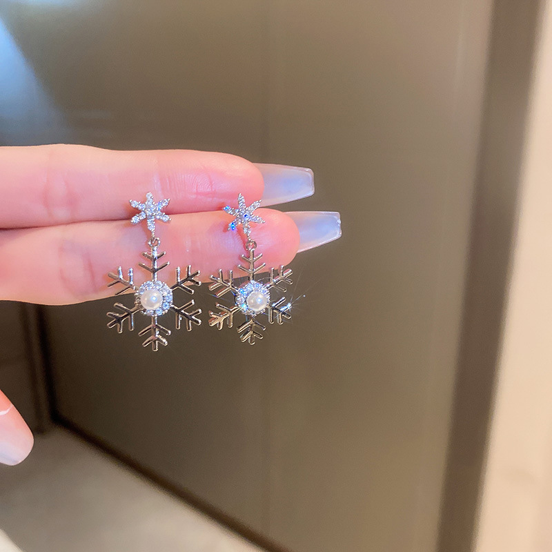 Retro Snowflake Copper Inlay Zircon Earrings 1 Pair