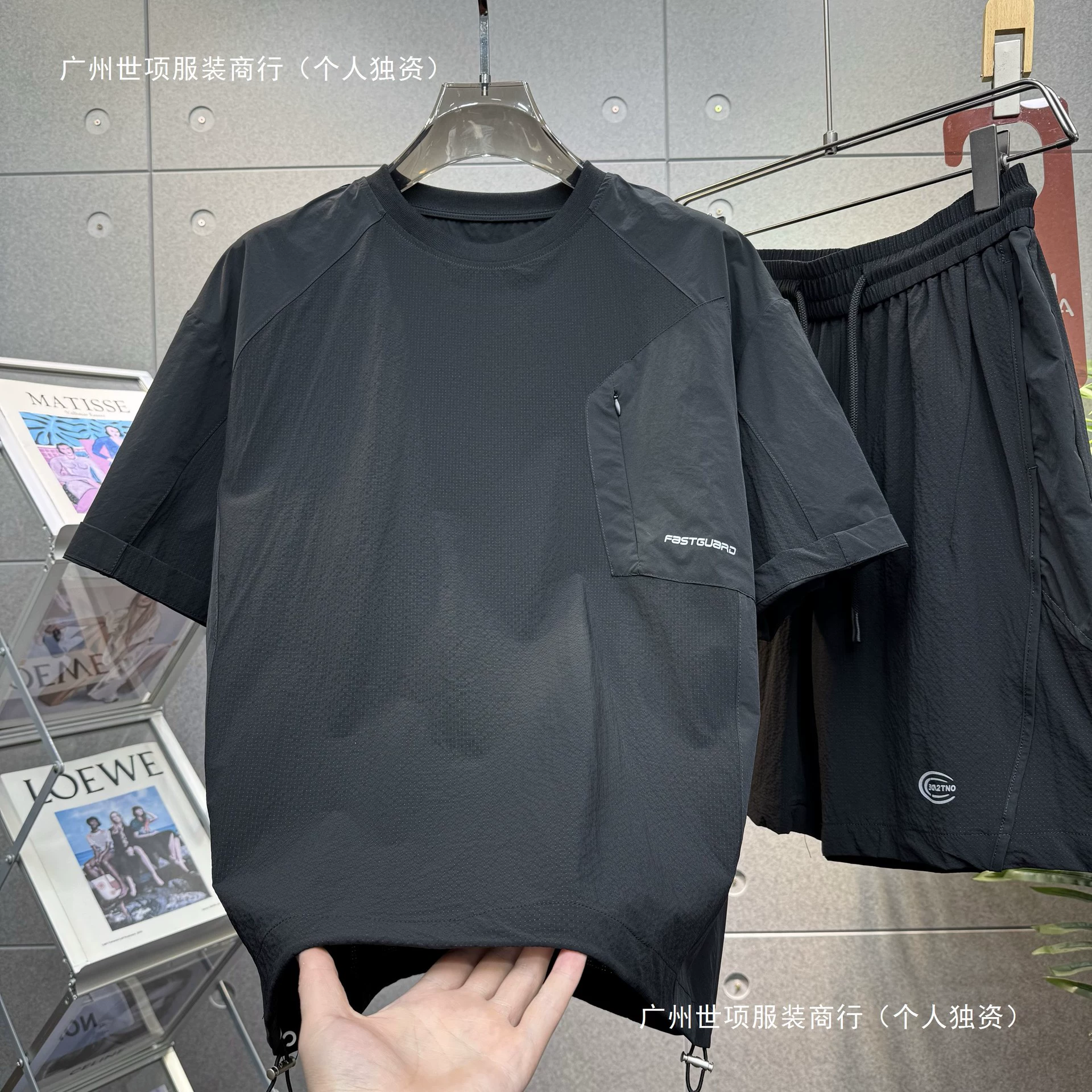 Летний тонкий быстросохнущий мужской костюм, модные и красивые шорты с короткими рукавами, комплект из двух предметов для бега, спорта и отдыха.