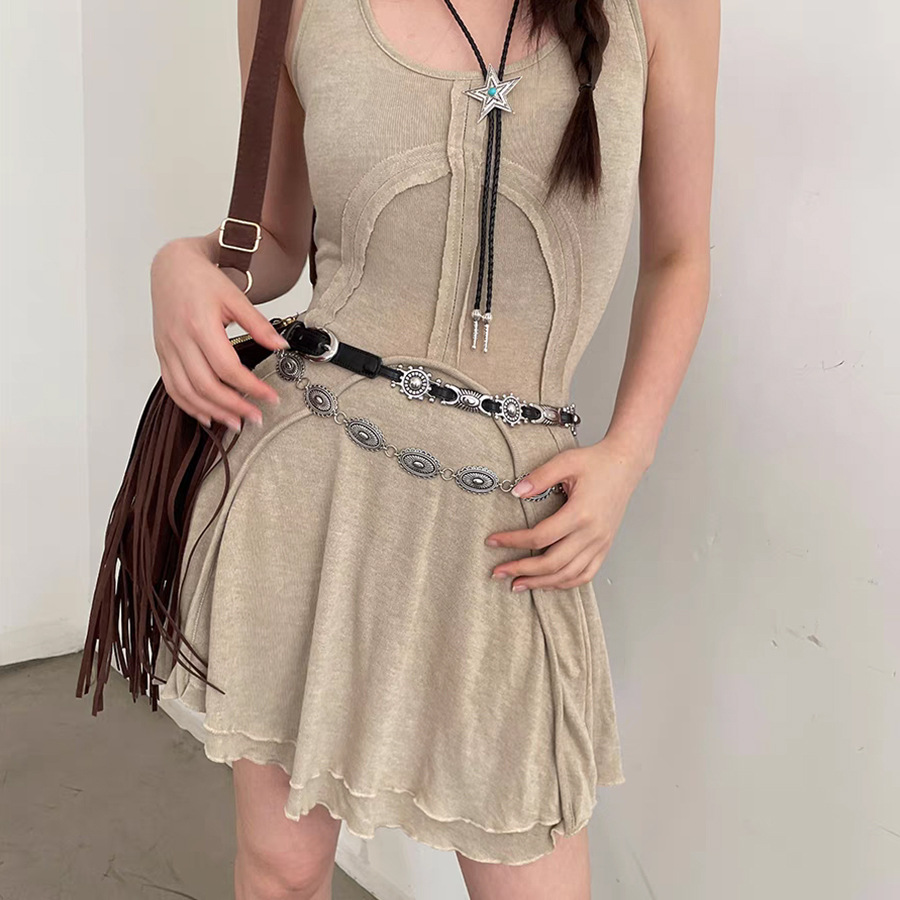 2024 Neuer amerikanischer Mode-Retro-Taillengürtel mit geschnitztem geometrischem elliptischen Gürtel, lässiger, vielseitiger Jeansgürtel im Y2K-Stil, einzigartiges Designgefühl aus Metall_voghion.com