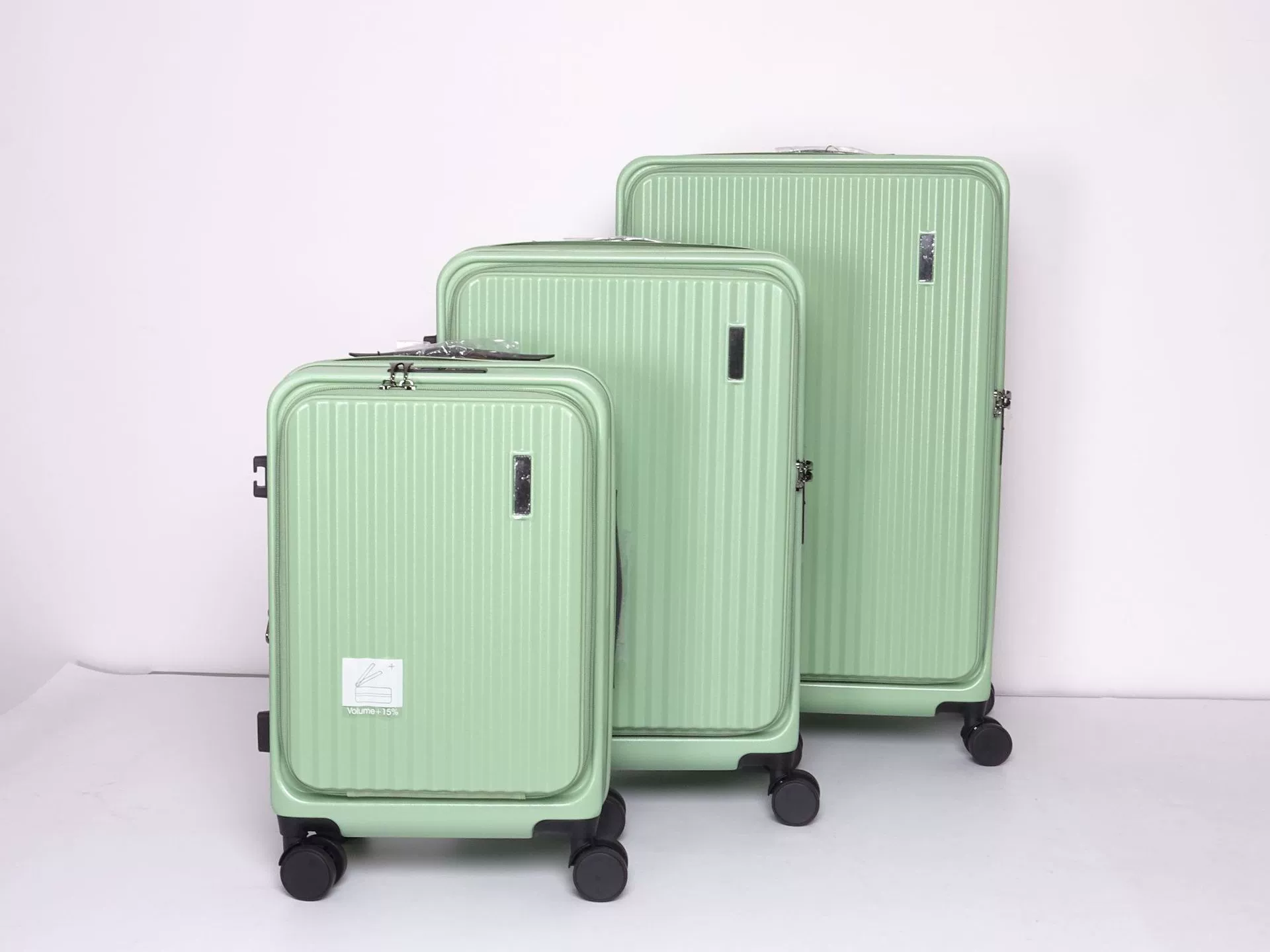Universal suitcase on wheels, multi-size 20/24/28 inch, color options and set configurations