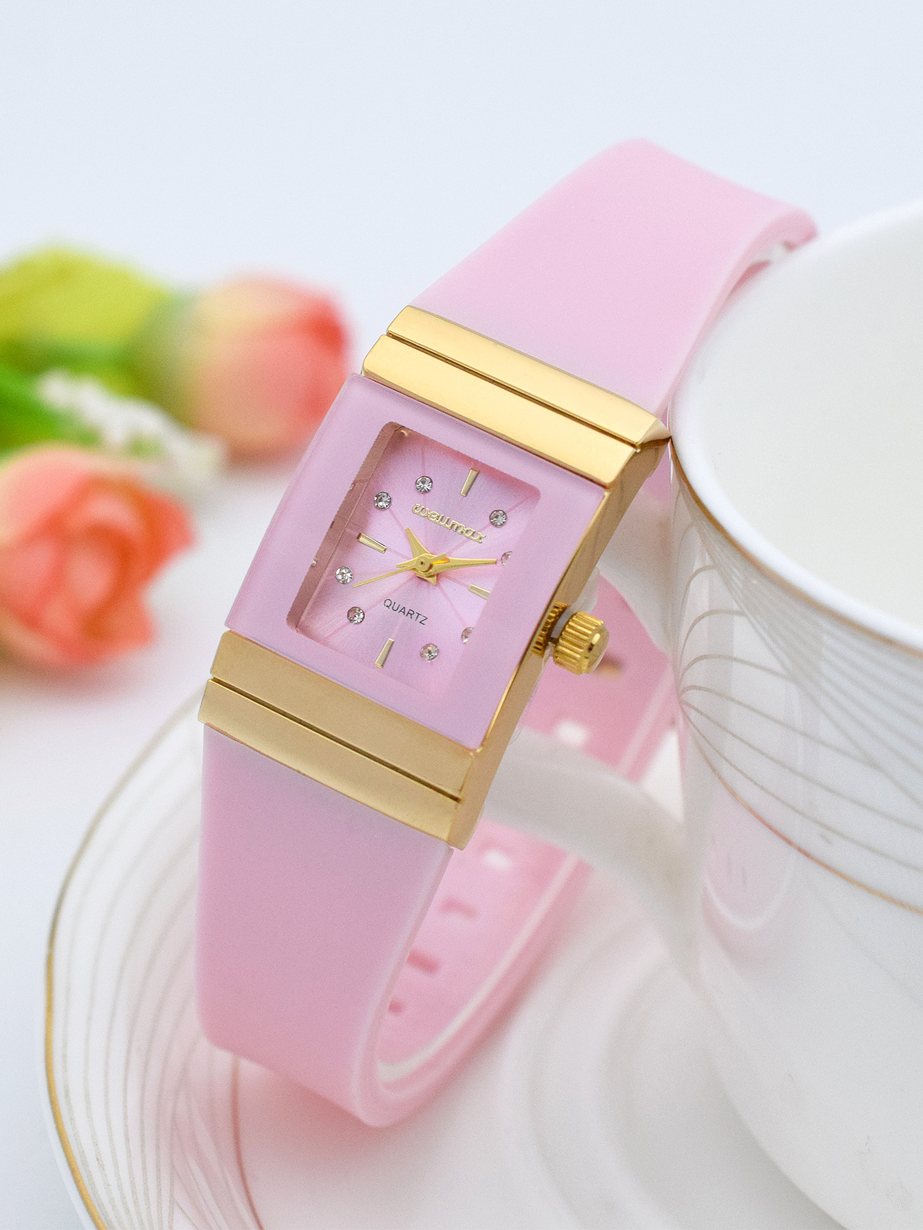 Heiße verkaufende neue kleine quadratische Damenuhr mit Silikonband, modische Damenuhr mit Diamanteinlage, trendige und personalisierte Quarzuhr_voghion.com