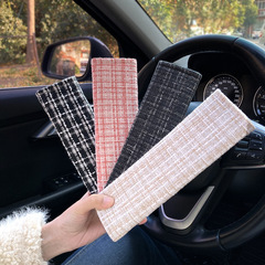 自動車用品のぬいぐるみの肩の安全ベルトのカバーの首の保護カバーの車は秋冬を飾ります。