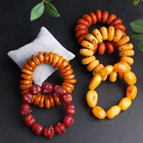 Second Generation Amber Beeswax Bracelet Factory Wholesale Blood Pepper Medicine Pepper Old Wax Bracelet Fluorescent Floating Salt Water