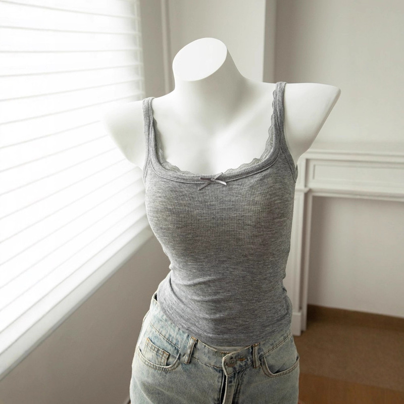 95% Cotton Lace Camisole with Built-In Bra Pads for Women, New Spring/Summer Style, Plus Size, Slim Fit, Suitable for Outerwear or Layering 95% Cotton Lace Camisole with Built-In Bra Pads for Women, New Spring/Summer Style, Plus Size, Slim Fit, Suitable for Outerwear or Layering
