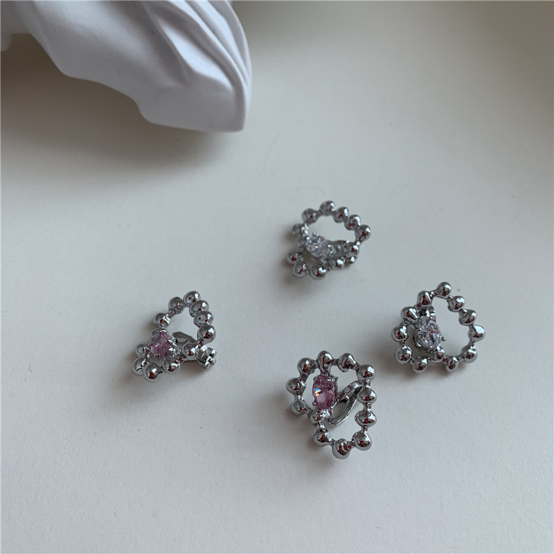 Korean Simple Love Earrings display picture 9