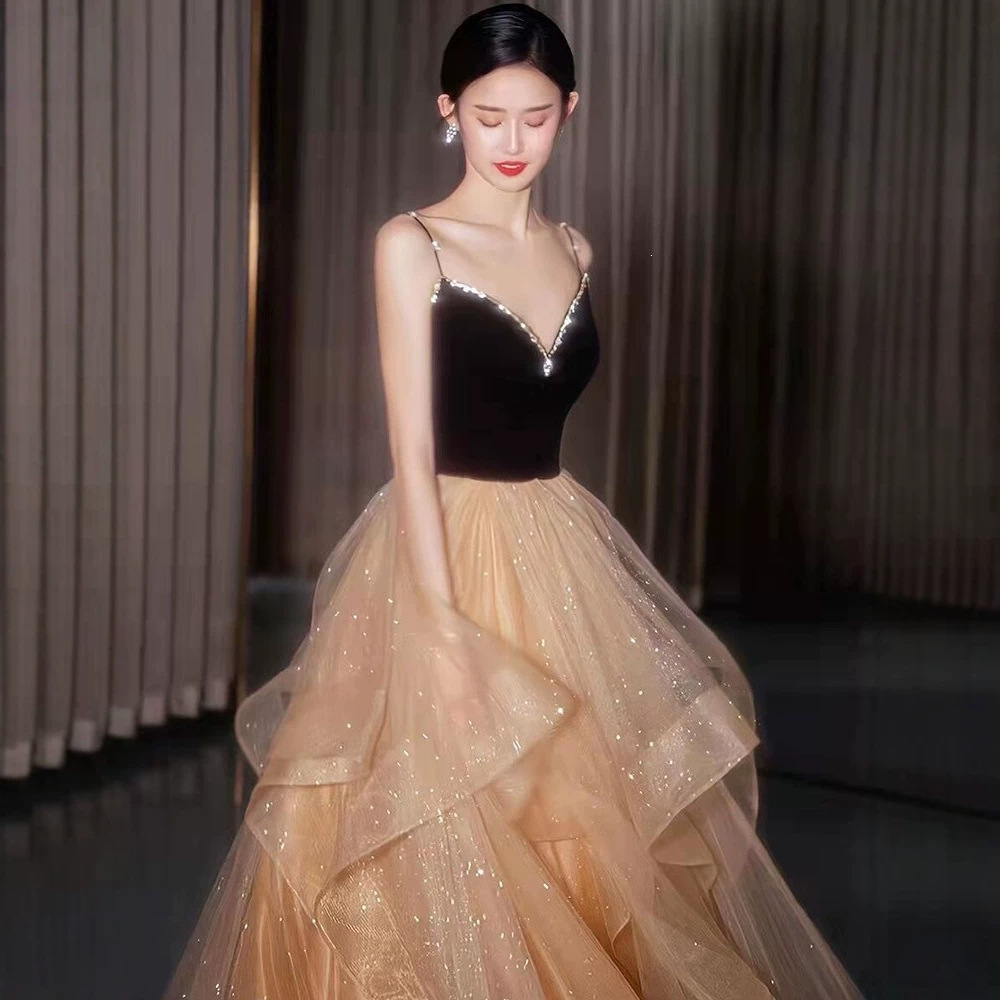 Đầm dạ hội nữ dáng ôm, cổ yếm, thiết kế pháp thanh lịch, tay không, dài chạm gót — Đen