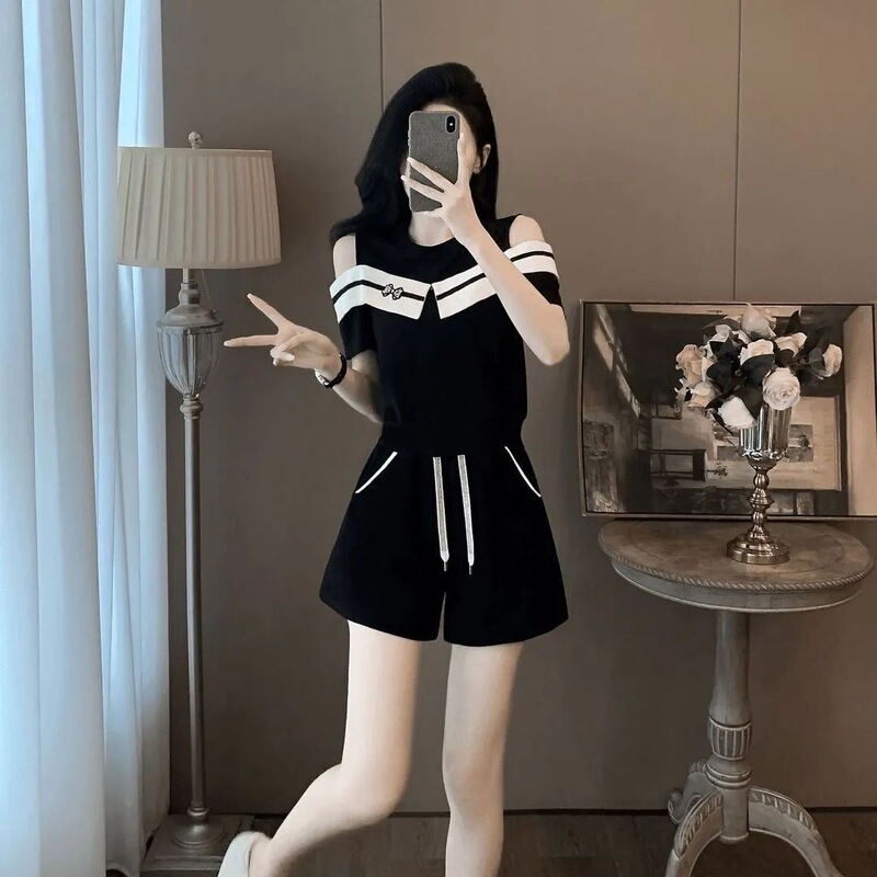 Trendy Street-Style Sports Casual Set for Women, Summer Petite Fashion, Youthful and Stylish Off-Shoulder Short-Sleeve Top and Shorts Two-Piece Set